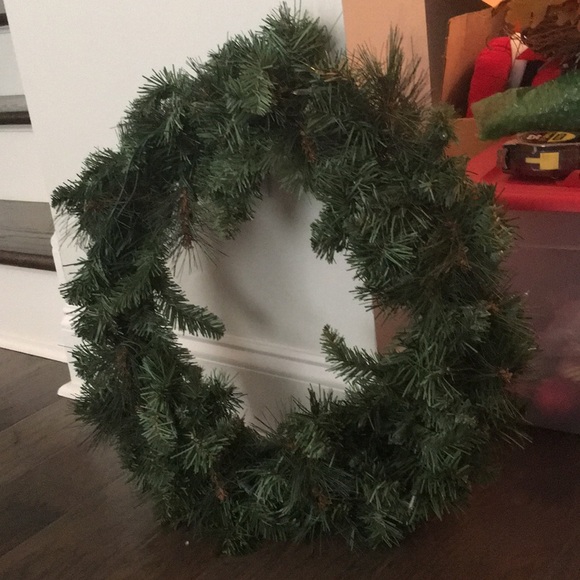 Pre Lit Christmas Wreath - Indoor or Outdoor 22” - Picture 4 of 5